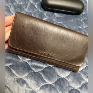 Vintage Liz Claiborne dark brown wallet.  Beautiful women’s wallet